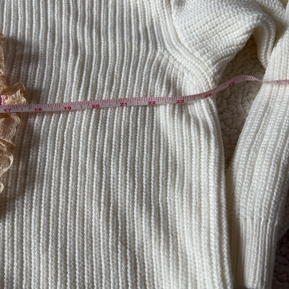 Hot Topic Cream Sweater with Cat Design - Picture 4 of 7